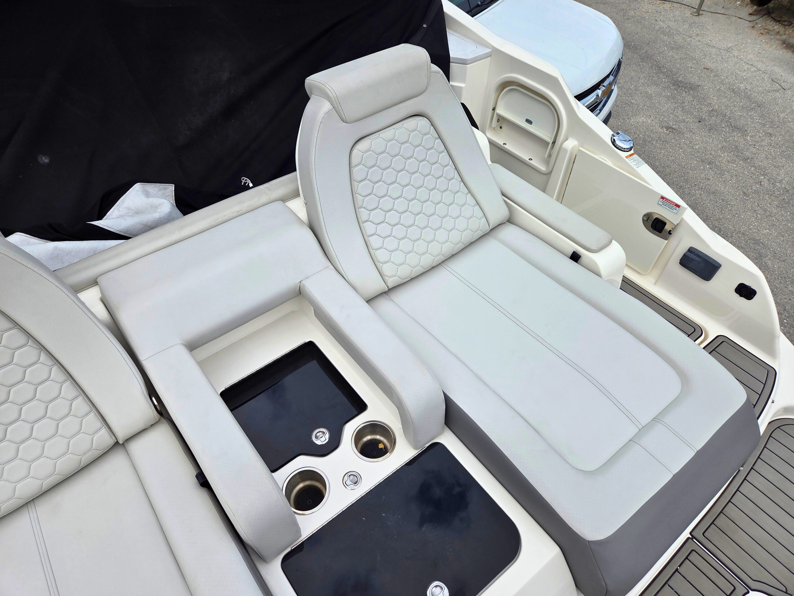 Beauty_Shot_fabc9817-0e76-4ffe-a432-e14bca26e912 Boat Upholstery - Sarasota Marine Craftsmanship